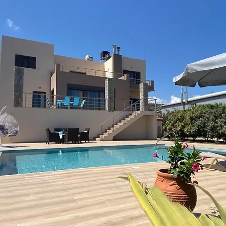 Callista With Private Pool And Hot Tub Sissi