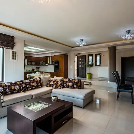 Вилла Callista With Private Pool And Hot Tub
